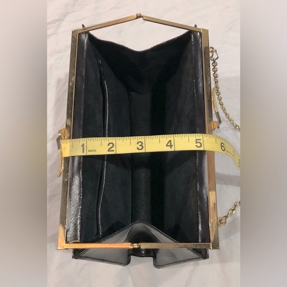 🛍VINTAGE black leather kiss lock chain clutch/purse size 9x7 great condition - Picture 11 of 15